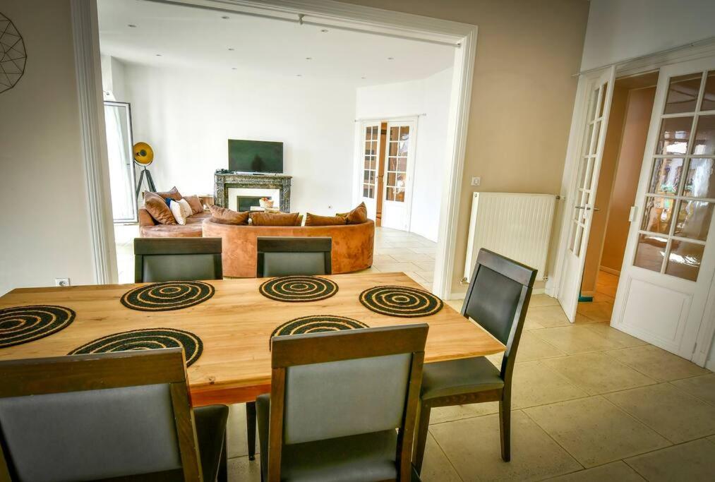 Grand Appartement De Haut Standing En Centre-Ville Монлюсон Экстерьер фото